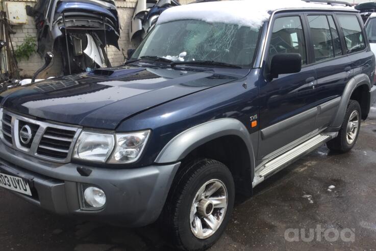 Nissan Patrol Y61 SUV 5-doors