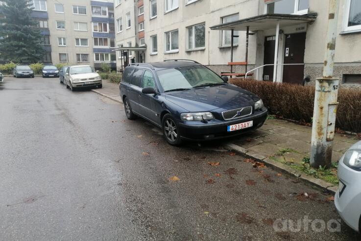 Volvo V70 2 generation wagon
