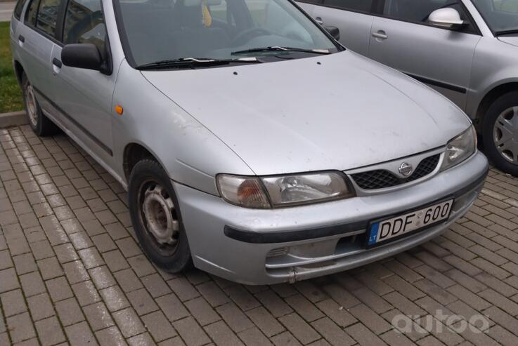 Nissan Almera N15 Hatchback 5-doors