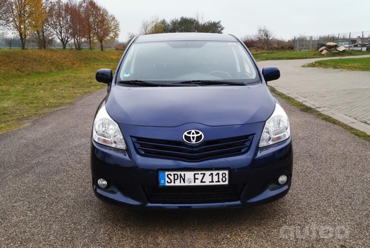 Toyota Verso 1 generation Minivan