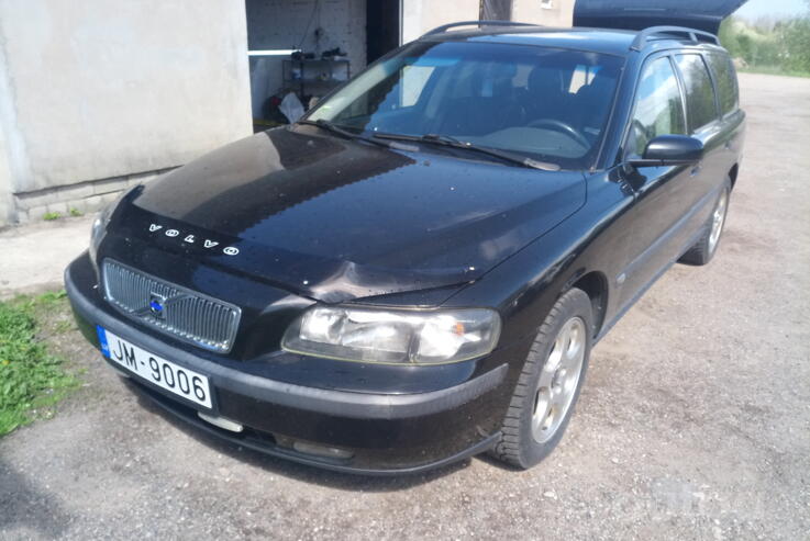 Volvo V70 2 generation wagon