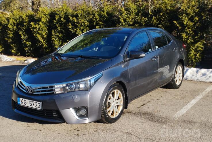 Toyota Corolla E170 (11 generation) Sedan