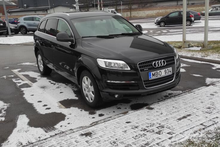 Audi Q7 4L Crossover