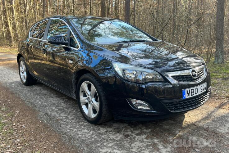 Opel Astra J Hatchback 5-doors