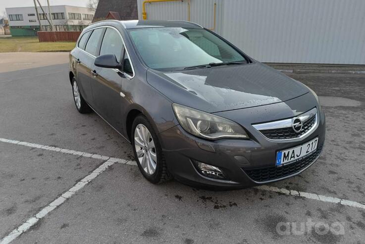 Opel Astra J Sports Tourer wagon
