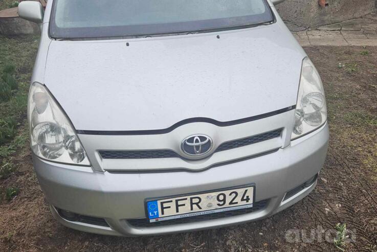 Toyota Corolla Verso 1 generation Minivan