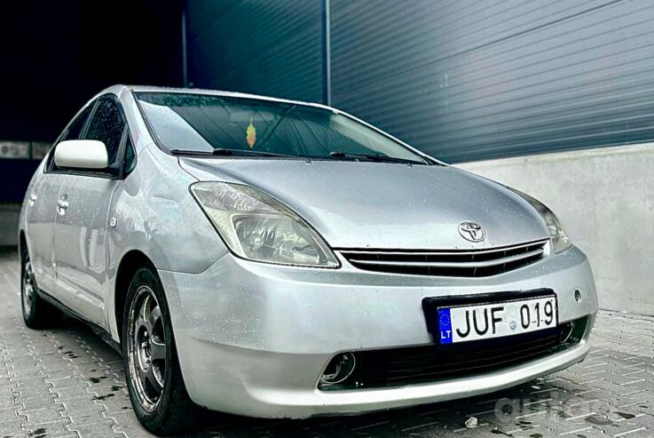 Toyota Prius XW20 [restyling]