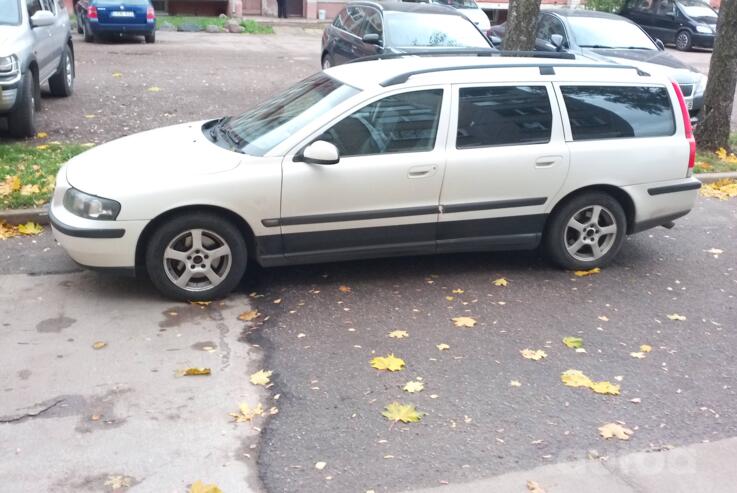Volvo V70 2 generation R wagon 5-doors