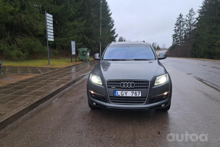 Audi Q7 4L Crossover