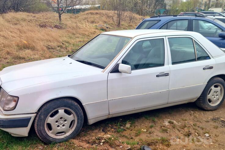 Mercedes-Benz W124 1 generation