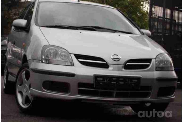 Nissan Almera Tino V10 Minivan