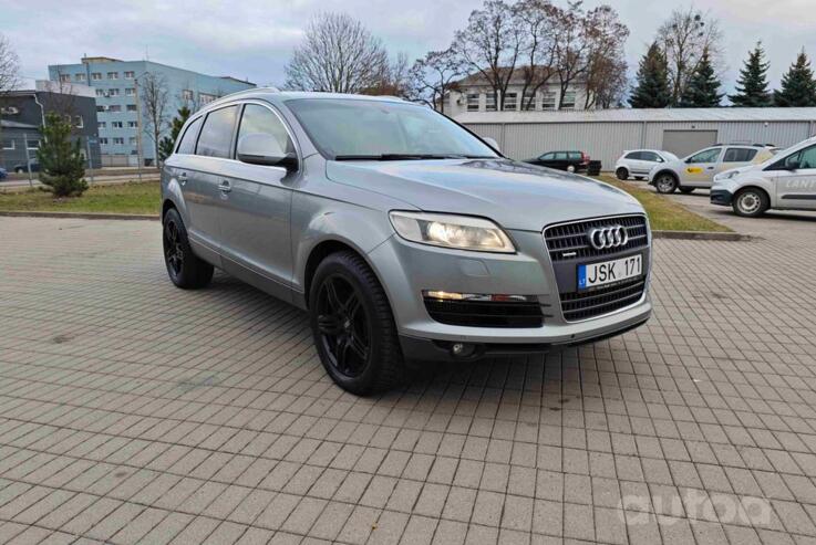Audi Q7 4L Crossover