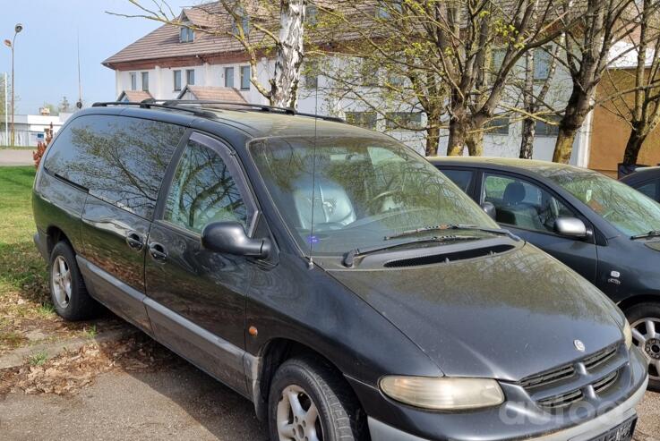 Chrysler Voyager 3 generation Grand minivan 5-doors
