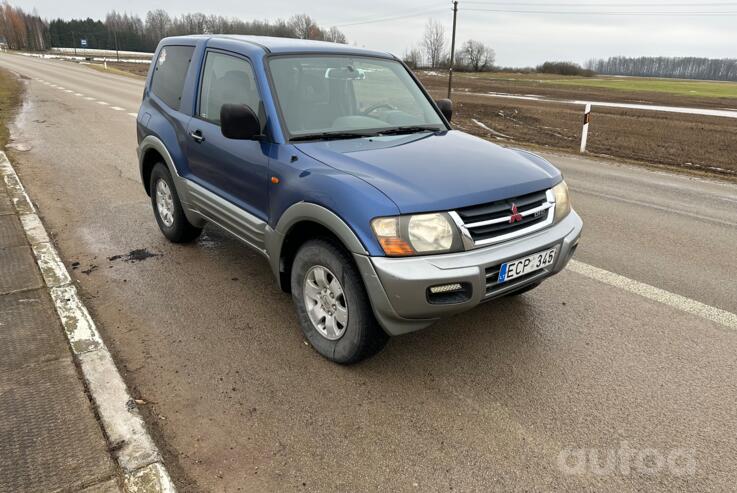 Mitsubishi Pajero 3 generation SUV 3-doors