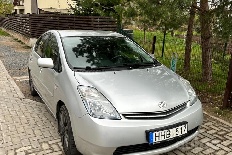 Toyota Prius 2 generation [restyling] (XW20)