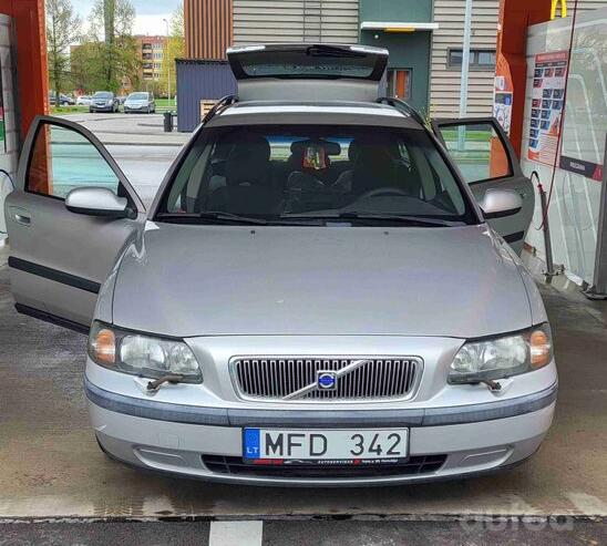 Volvo V70 2 generation wagon