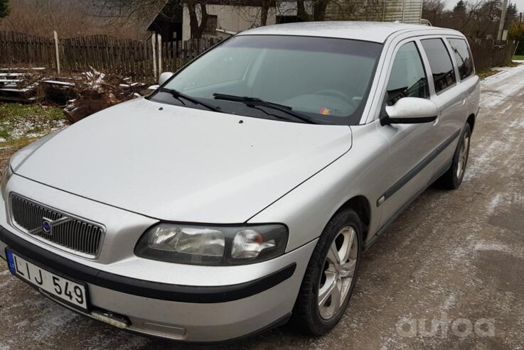 Volvo V70 2 generation wagon