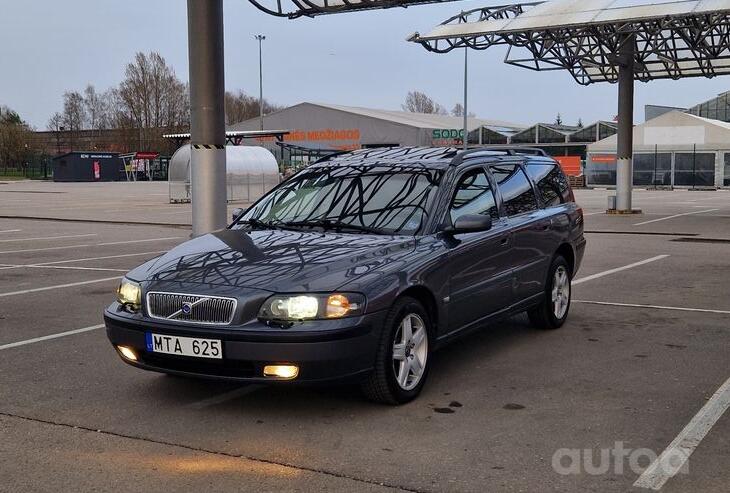 Volvo V70 2 generation wagon