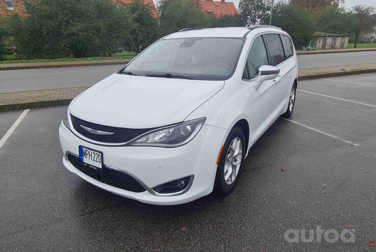 Chrysler Pacifica 2 generation Minivan