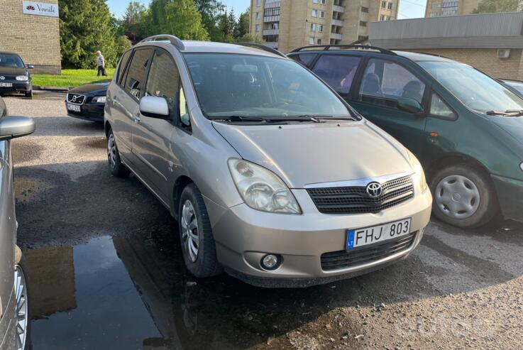 Toyota Corolla Verso 1 generation Minivan