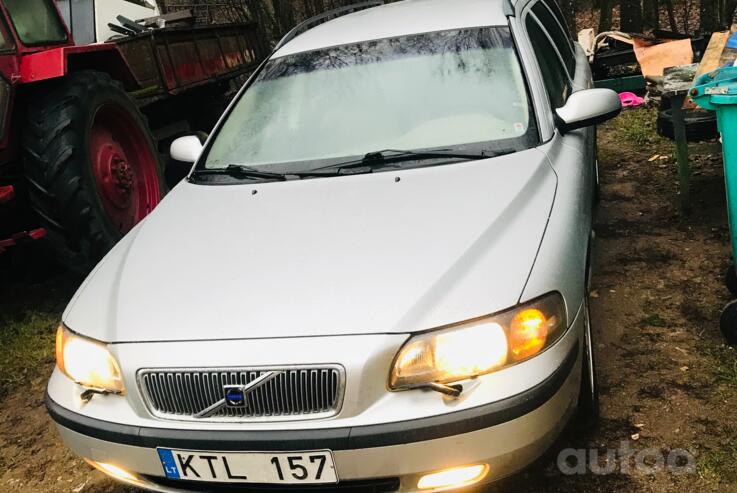 Volvo V70 2 generation wagon