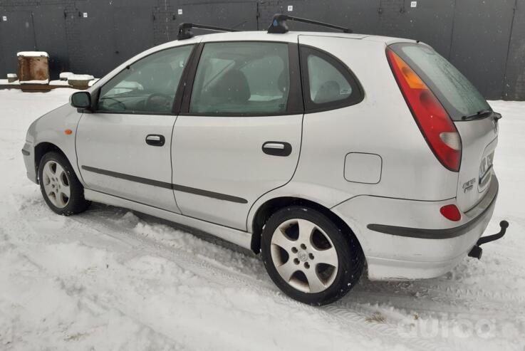 Nissan Almera Tino V10 Minivan