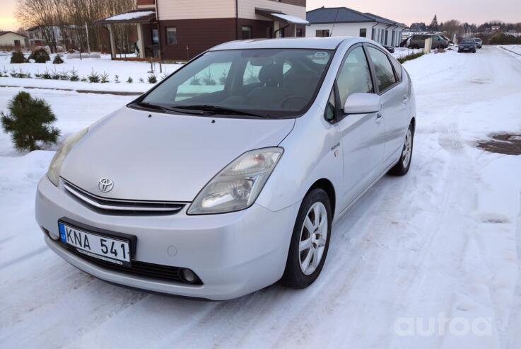 Toyota Prius 2 generation Hatchback