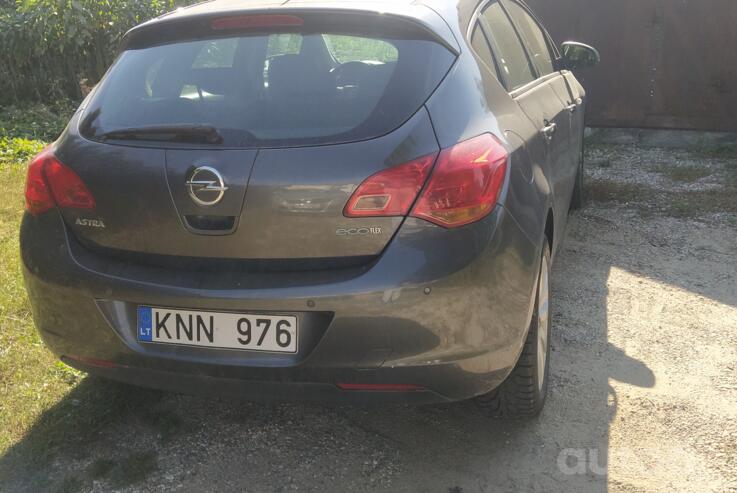 Opel Astra J Hatchback 5-doors