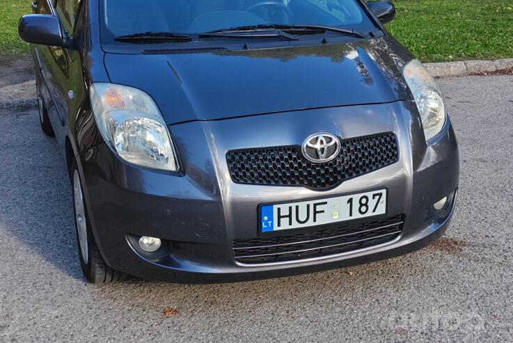 Toyota Yaris 2 generation