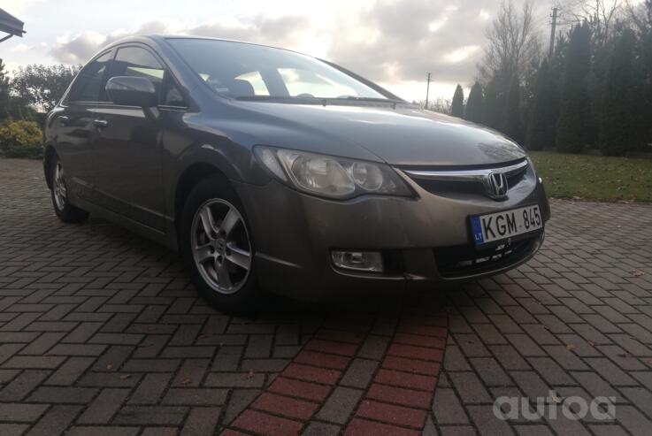 Honda Civic 8 generation Hybrid Sedan 4-doors