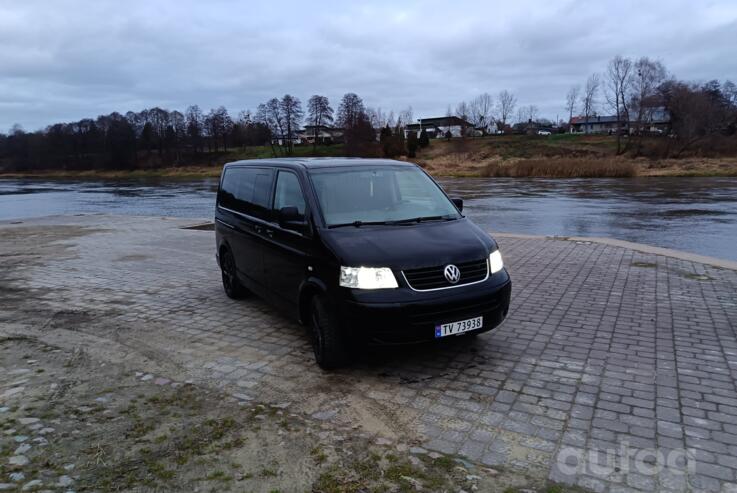 Volkswagen Caravelle T5 Minivan