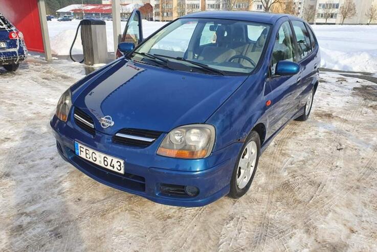 Nissan Almera Tino V10 Minivan