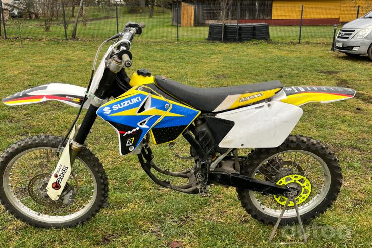 Suzuki RM