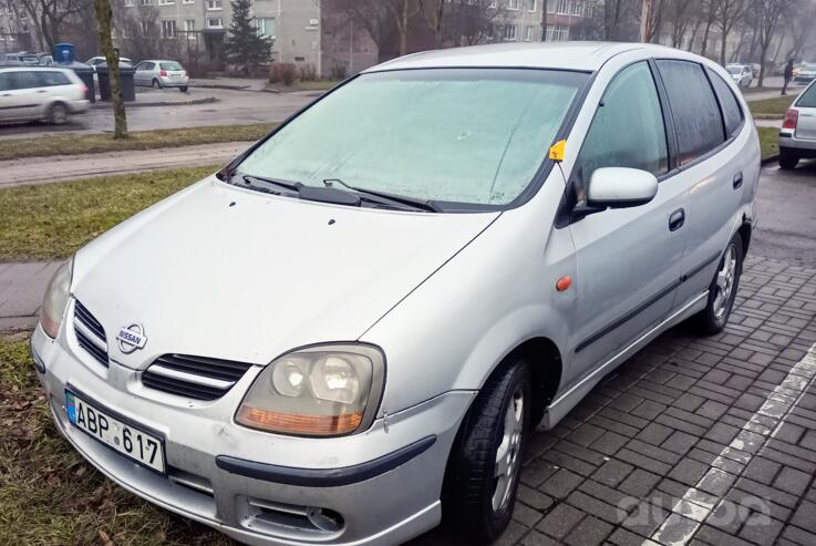 Nissan Almera Tino V10 Minivan