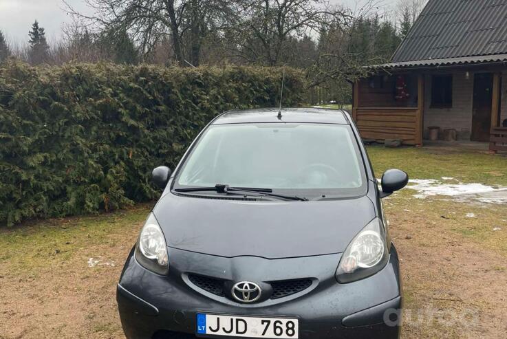 Toyota Aygo 1 generation Hatchback 5-doors