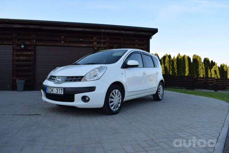 Nissan Note E11 Hatchback