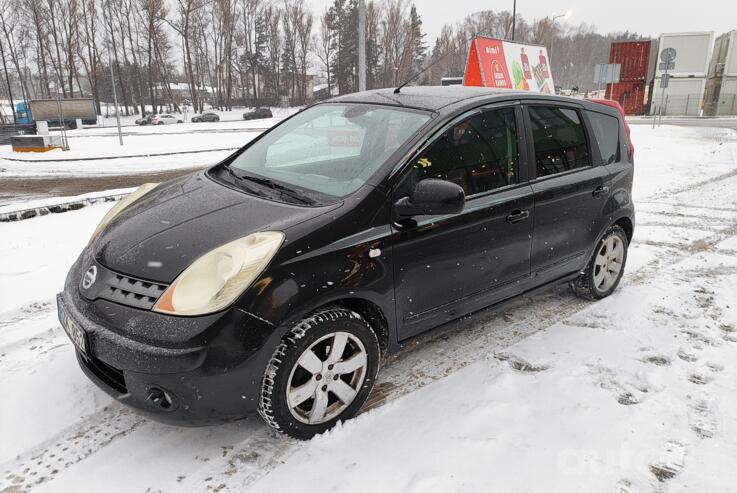 Nissan Note E11 Hatchback