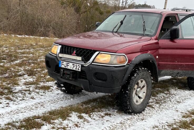 Mitsubishi Montero 3 generation SUV 5-doors