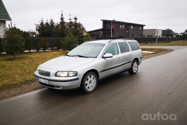 Volvo V70 2 generation wagon