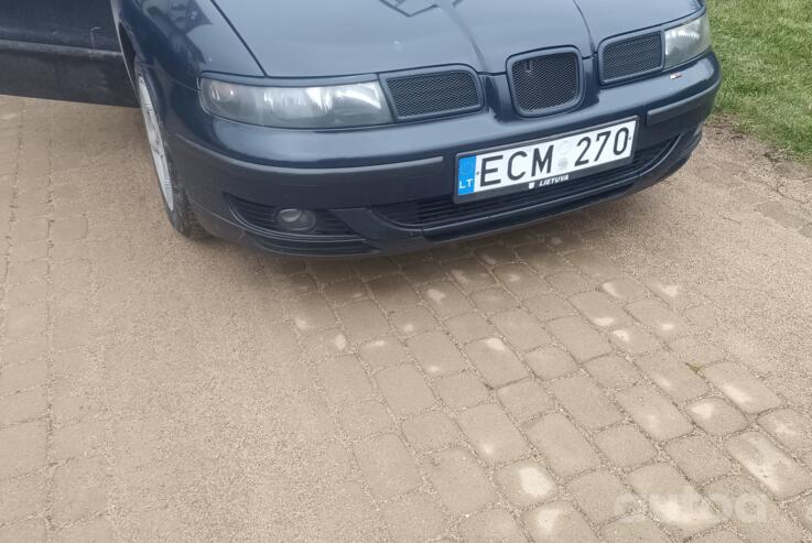 SEAT Toledo 2 generation Sedan