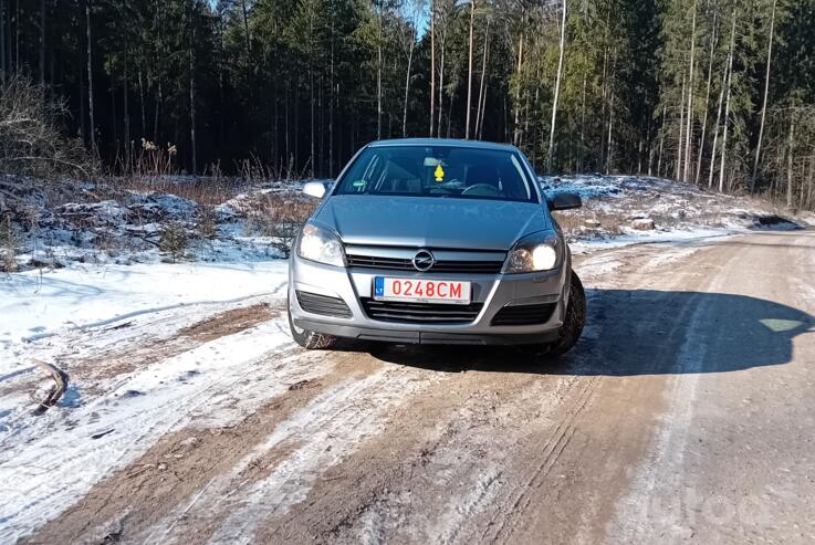 Opel Astra H Hatchback