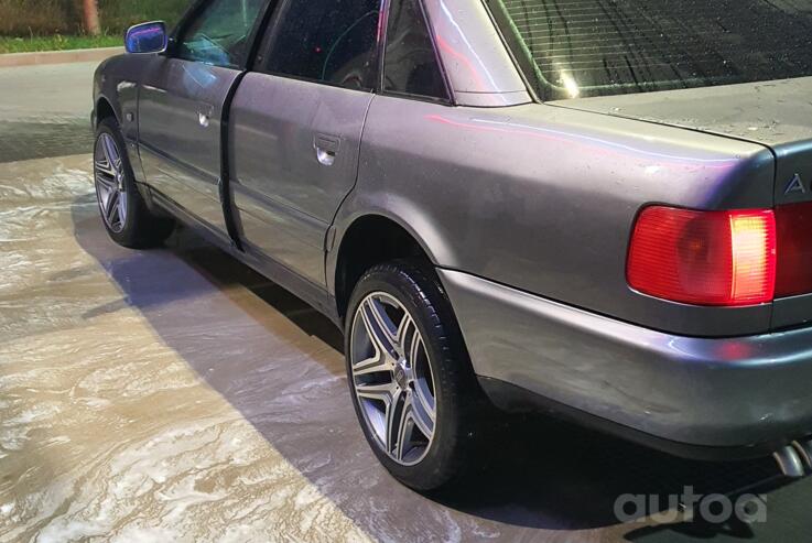 Audi A6 A4/C4 Sedan