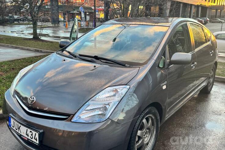 Toyota Prius 2 generation [restyling] (XW20)