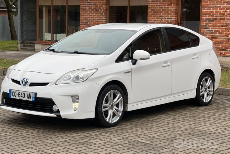 Toyota Prius 3 generation [restyling] Hatchback
