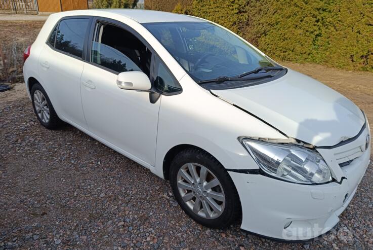 Toyota Auris 1 generation [restyling] Hatchback 5-doors