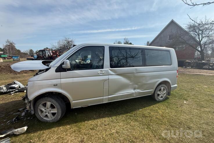 Volkswagen Caravelle T5 Minivan
