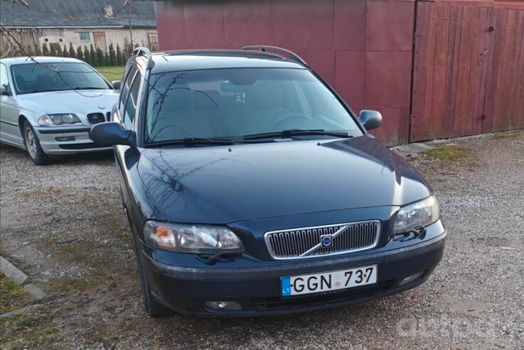 Volvo V70 2 generation wagon