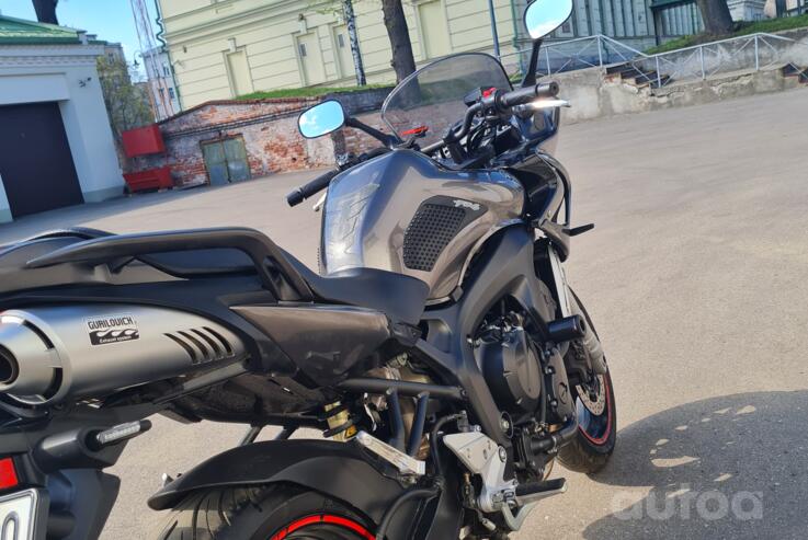 Yamaha FZ