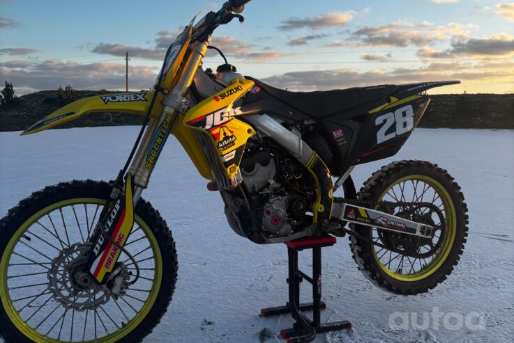 Suzuki RM