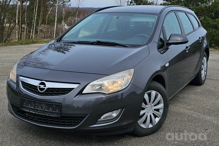 Opel Astra J Sports Tourer wagon